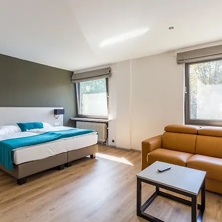 Ambassador Bosten Hotel 4*